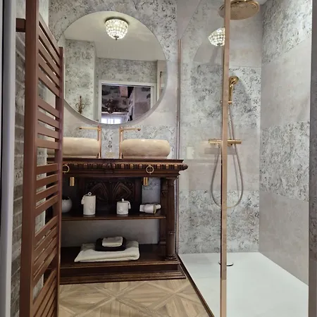 Meuble De Caractere La Jeune Fille A La Perle شقة Le Puy-en-Velay